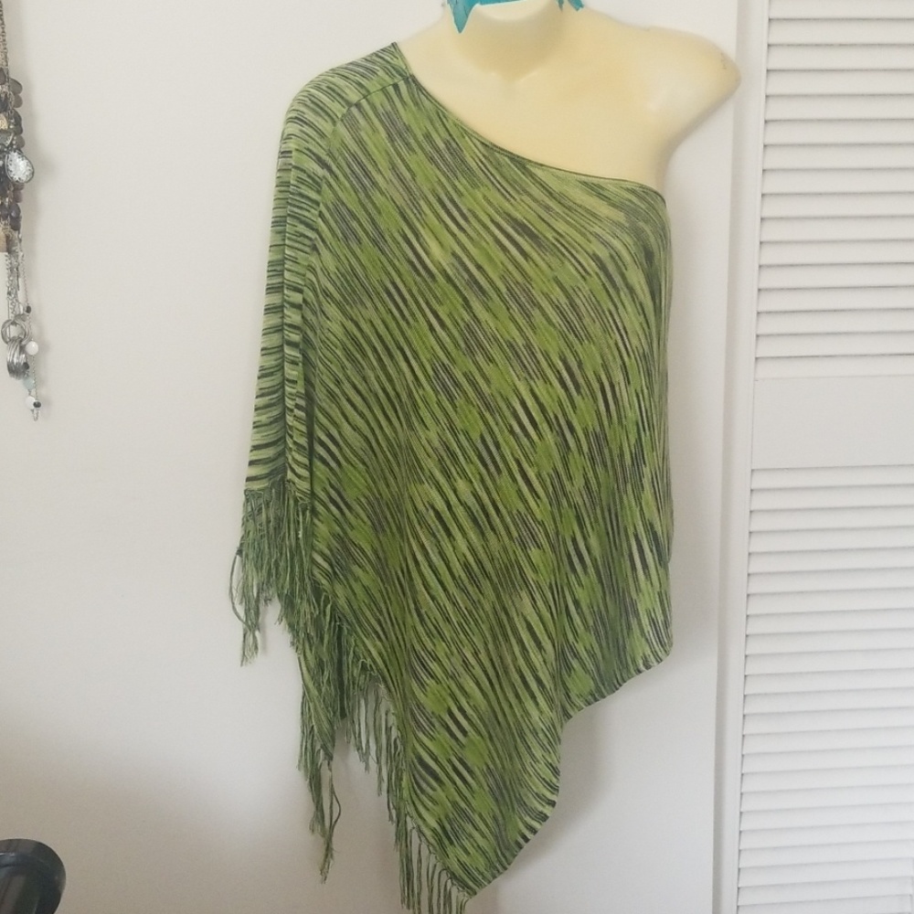 Versailles one shoulder green poncho